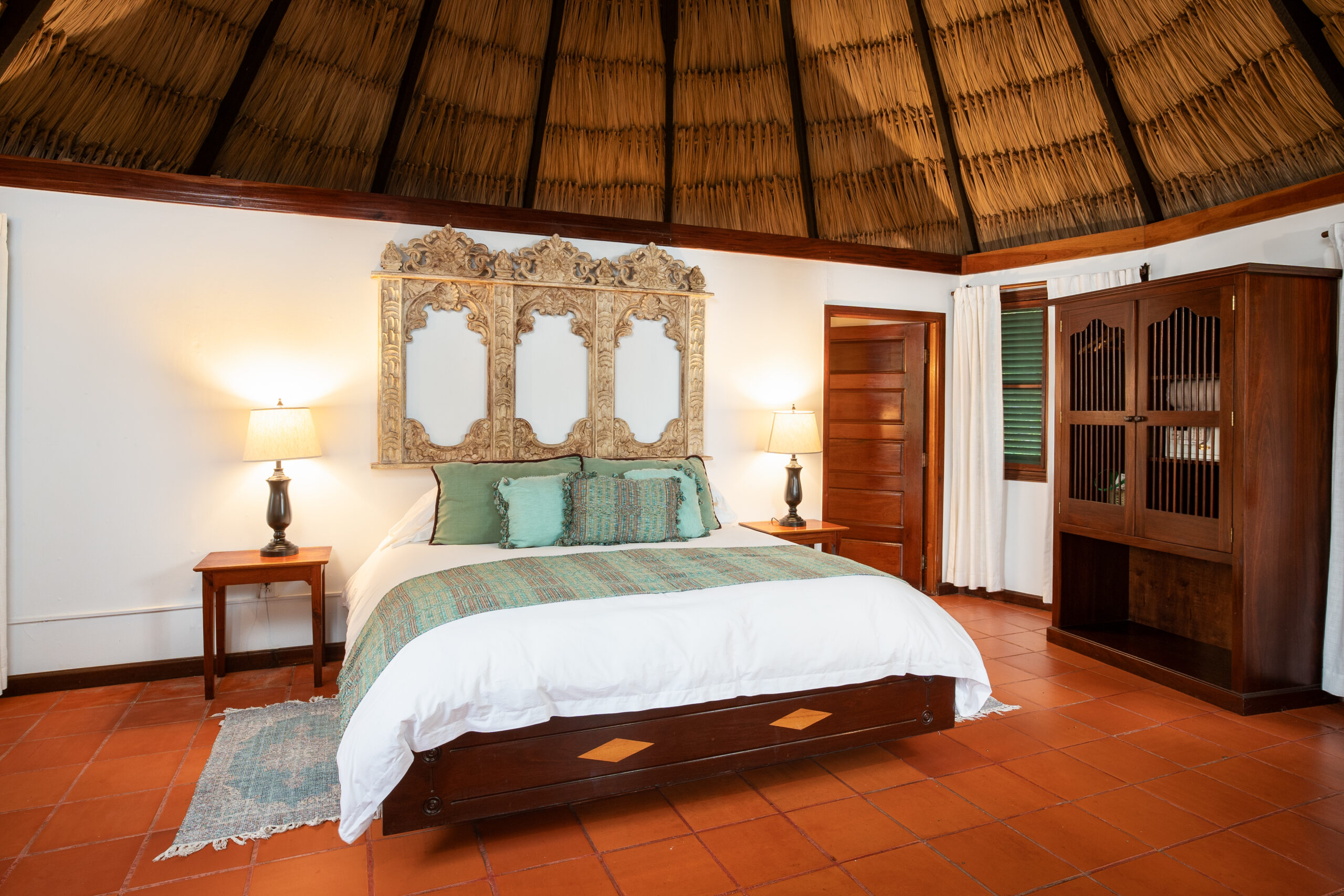 Room 15 Main Bedroom scaled